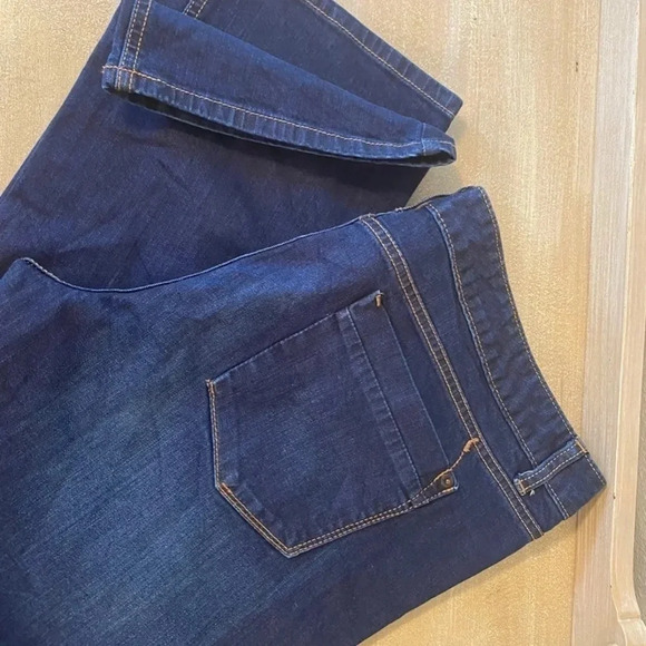 Mossimo Women’s plus size bootcut jeans.  EUC. 
Size: 18 - Picture 5 of 7